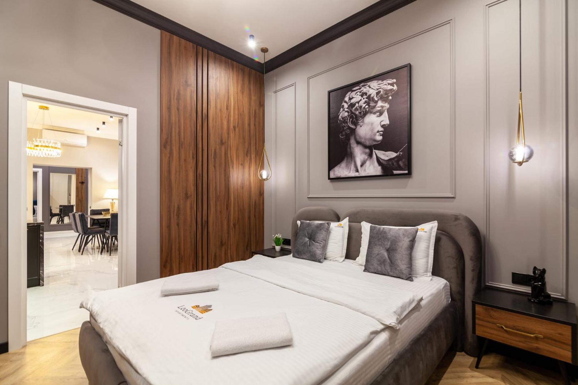 Leogrand Vip On Svobody Avenue 43 Apartman Lviv Kültér fotó